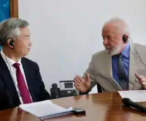 Lula reduz ritmo de agenda e se prepara para cirurgia