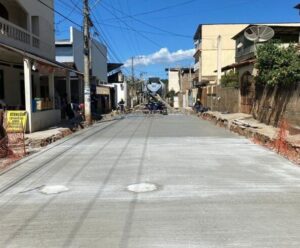 Obras de pavimentação avançam na sede e no interior de Cachoeiro