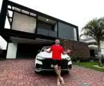 De Conduru para o mundo! Arthur Picoli celebra novo carro e nova casa