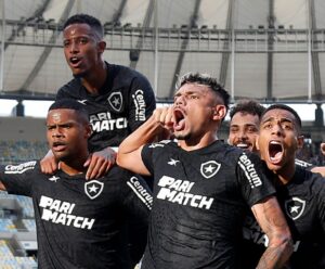 Botafogo bate o Fluminense com gol de Tiquinho e volta a vencer no Brasileirão