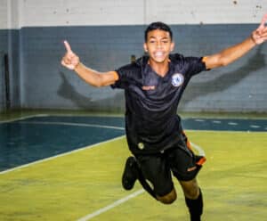 Jogador comemorando