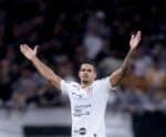 Corinthians e Santos empatam em clássico com gol contra e pênalti nos acréscimos