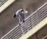 Menino de 11 anos fica preso do lado de fora de sacada no oitavo andar