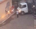 Caminhão bate em muro de casa no bairro Jardim Itapemirim em Cachoeiro