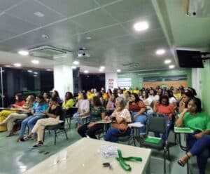 Profissionais de hotéis infantis recebem treinamento de primeiros socorros