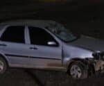 Motorista fica ferido após veículo bater na cerca e capotar em Castelo