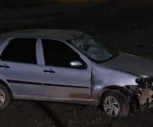 Motorista fica ferido após veículo bater na cerca e capotar em Castelo