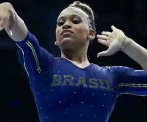 Rebeca Andrade estreia em Paris-2024 com salto de 1080º inédito