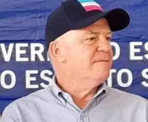 Casagrande: “desenvolver o Caparaó passa por sua preservação” Foto mostra o governador Renato Casagrande de boné e falando que desenvolvimento do Caparaó passa por sua preservação