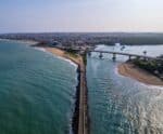 Rota no Sul do Espírito Santo une praias, falésias e história da imigração