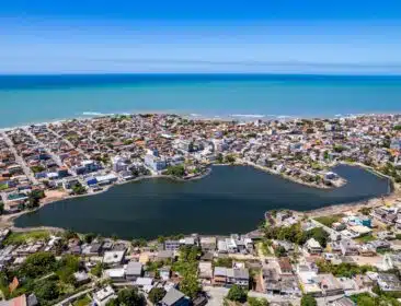 De lagoas a falésias: 5 lugares encantadores para visitar em Marataízes