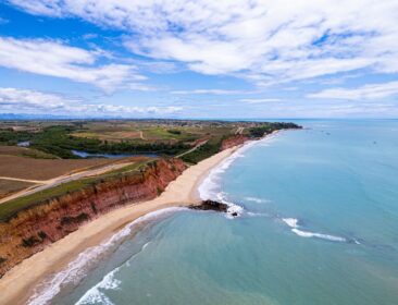Falésias de Marataízes revelam um dos cenários mais bonitos do ES