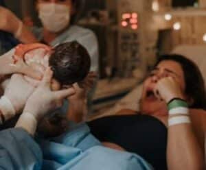 Michelle Loreto dá à luz 1ª filha e faz relato: “Achei que não iria aguentar”