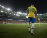 Neymar tem lesão grave no joelho e terá de ser submetido a cirurgia