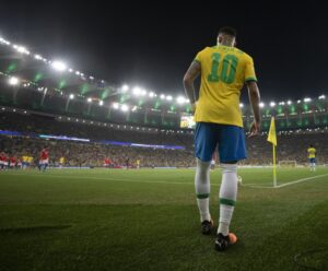 Neymar tem lesão grave no joelho e terá de ser submetido a cirurgia