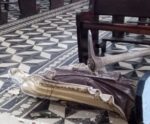 Imagem de Nossa Senhora é quebrada com golpes de picareta em igreja