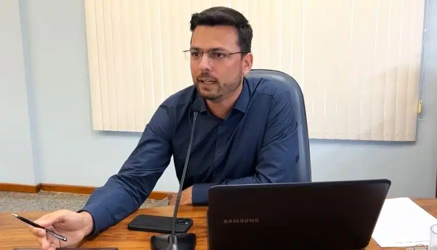 Foto do vereador Rodrigo Pope na Câmara de Muniz Freire e que renunciou dizendo que Câmara virou puxadinho da Prefeitura