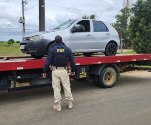 PRF recupera dois veículos roubados neste domingo (1°) no ES