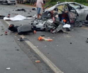 Grave acidente na BR-101 deixa dois mortos e um ferido
