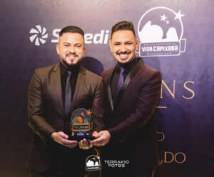 Espaço Noivos: excelência reconhecida no Prêmio Vida Capixaba espaço noivos recebendo premiação