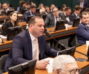 Deputado do ES defende atenção integral para câncer de próstata no SUS
