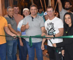 Quadra de esportes do bairro Guararema é reformada em Alegre Prefeito de Alegre inaugurando a quadra de esportes