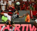 Santos vence o Flamengo e se afasta do rebaixamento do Brasileirão