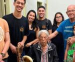 Morador centenário de Alegre recebe homenagem de banda tradicional