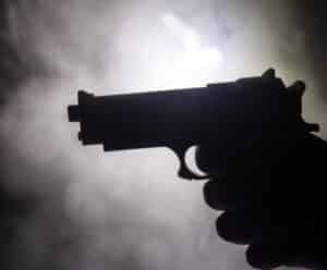 Criança de 5 anos é atingida por tiro dentro de casa Suspeito de atirar em Cachoeiro