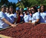 Grupo de mulheres recebe equipamentos e galpão para beneficiar café