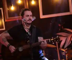 É hoje! Dino Fonseca agita motoclube Cabeça de Porco