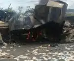 Criminosos explodem carro-forte e dinheiro fica espalhado em rodovia