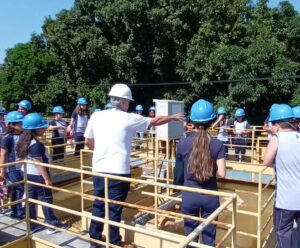 Estudantes visitam BRK e conhecem trabalho da concessionária em Cachoeiro