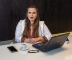 Não para de crescer! Golpe do namoro virtual atinge 4 em cada 10 mulheres