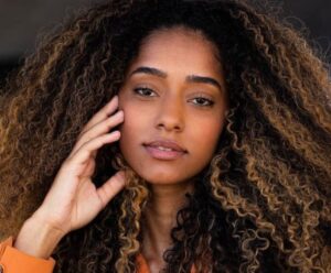 Amiga de Larissa Manoela, atriz e modelo morre aos 22 anos