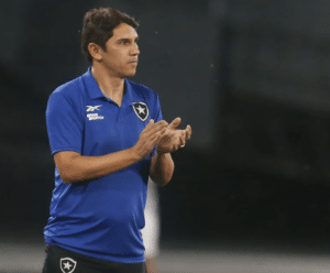 Lúcio Flávio deixa o Botafogo e deseja que ano ‘seja coroado’ Lucio Flavio, ex-técnico interino do Botafogo