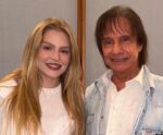 Roberto Carlos posa com Luísa Sonza em ensaio para especial de fim de ano