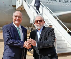 Lula embarca para COP 28 em Dubai em comitiva com vários ministros Lula e Alckmin