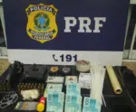 Dois são presos por se passarem por policiais e abordarem pessoas nas ruas