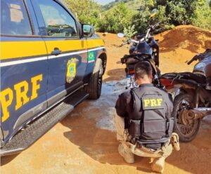 Em uma única ação, polícia recupera dois veículos na BR-101, no ES