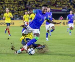 Brasil sofre colapso defensivo e perde 2ª seguida nas Eliminatórias