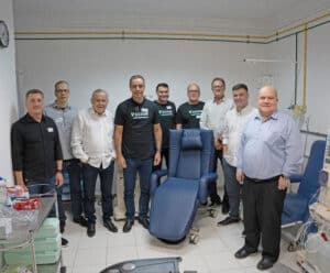 Sicoob Credirochas doa poltronas de hemodiálise para hospital de Cachoeiro