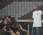 Souza vibra com vitória do Vasco em São Januário e diz que vai voltar