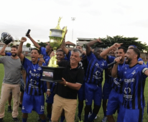 Unidos do Jacá é campeão de futebol amador em São José do Calçado Jogadores comemorando