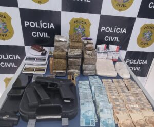 Traficantes que vendiam drogas por delivery são presos pela PC em Cachoeiro armas e drogas apreendidas em Cachoeiro
