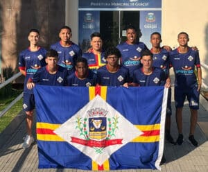 Equipe de Futsal Juvenil de Guaçuí vai em busca do título brasileiro Equipe de Guaçuí posando para foto