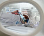 Prematuridade: sêxtuplos completam um mês e ainda enfrentam desafios