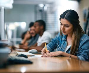 Matricule-se na UVV: 27 novos cursos EAD a partir de R$ 155,37 por mês