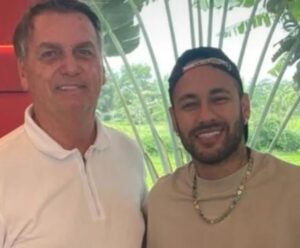 Bolsonaro entrega medalha de ‘imbrochável’ para Neymar Bolsonaro e Neymar