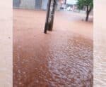 Chuva causa estragos e alagamentos em ruas do distrito de Cachoeiro